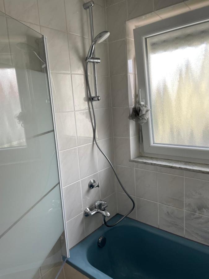 Sonnige 3 Zimmer Wohnung mit schönem Balkon im Grünen Reutlingen Exterior foto