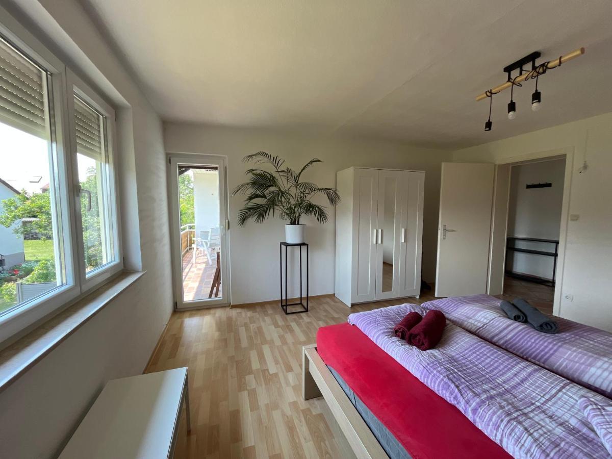 Sonnige 3 Zimmer Wohnung mit schönem Balkon im Grünen Reutlingen Exterior foto